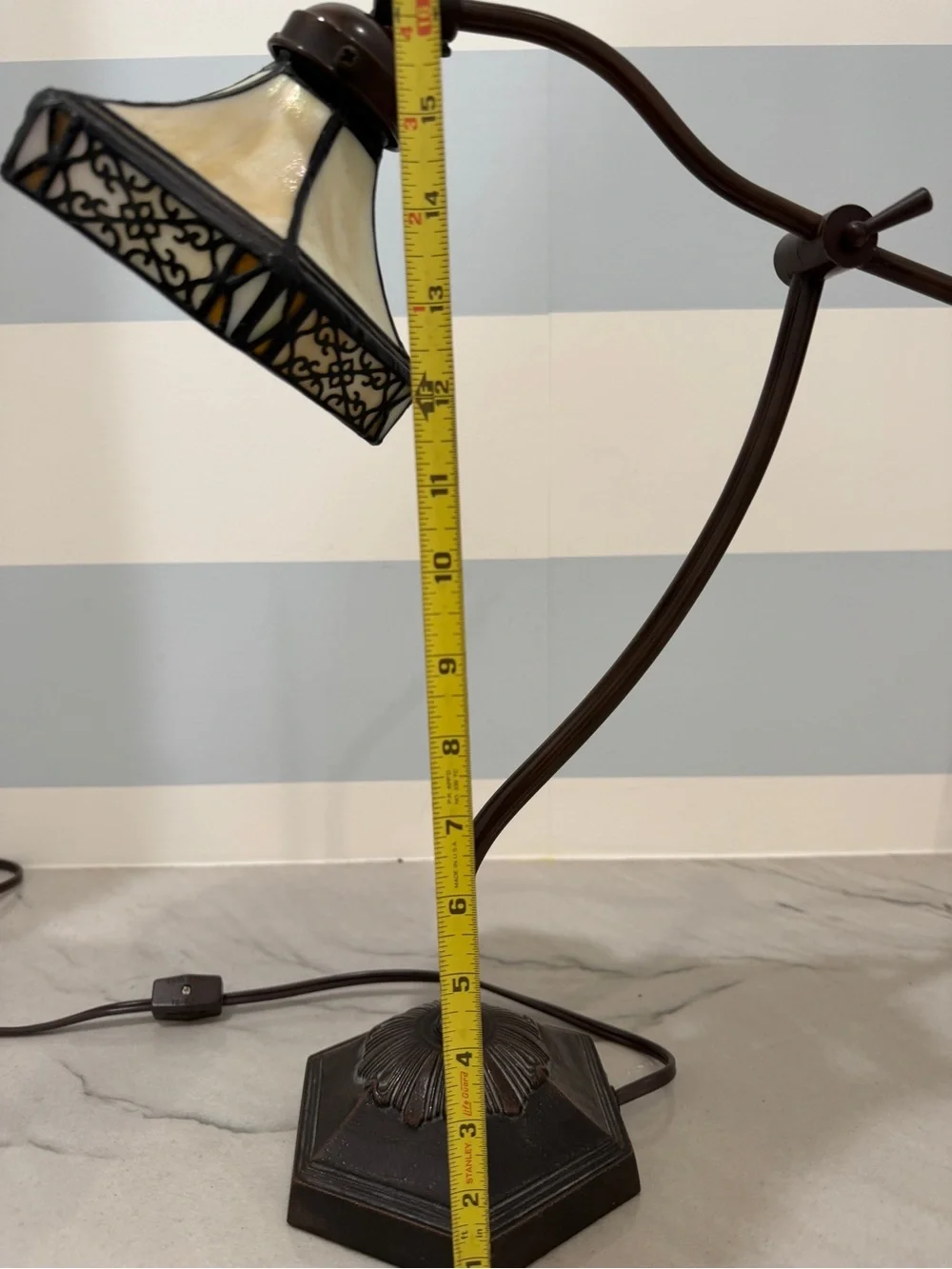Vintage Ting Shen Tiffany Style Glass Desk Lamp in Cream & Amber
